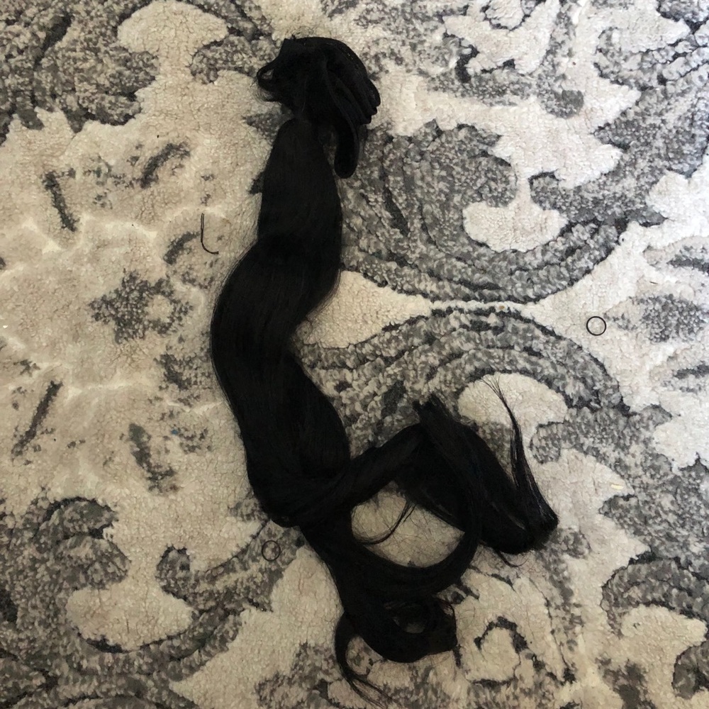 1 bundle of Remy Black 22” {100% Real Human Hair}